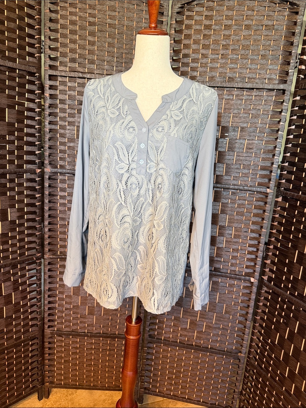 Women's Light Gray Lace-Front Long-Sleeve Blouse